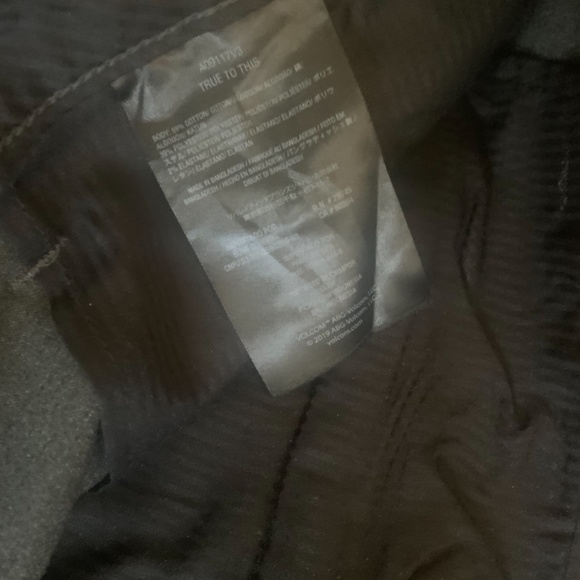 Volcom gray men’s shorts 🩳 - Picture 6 of 6